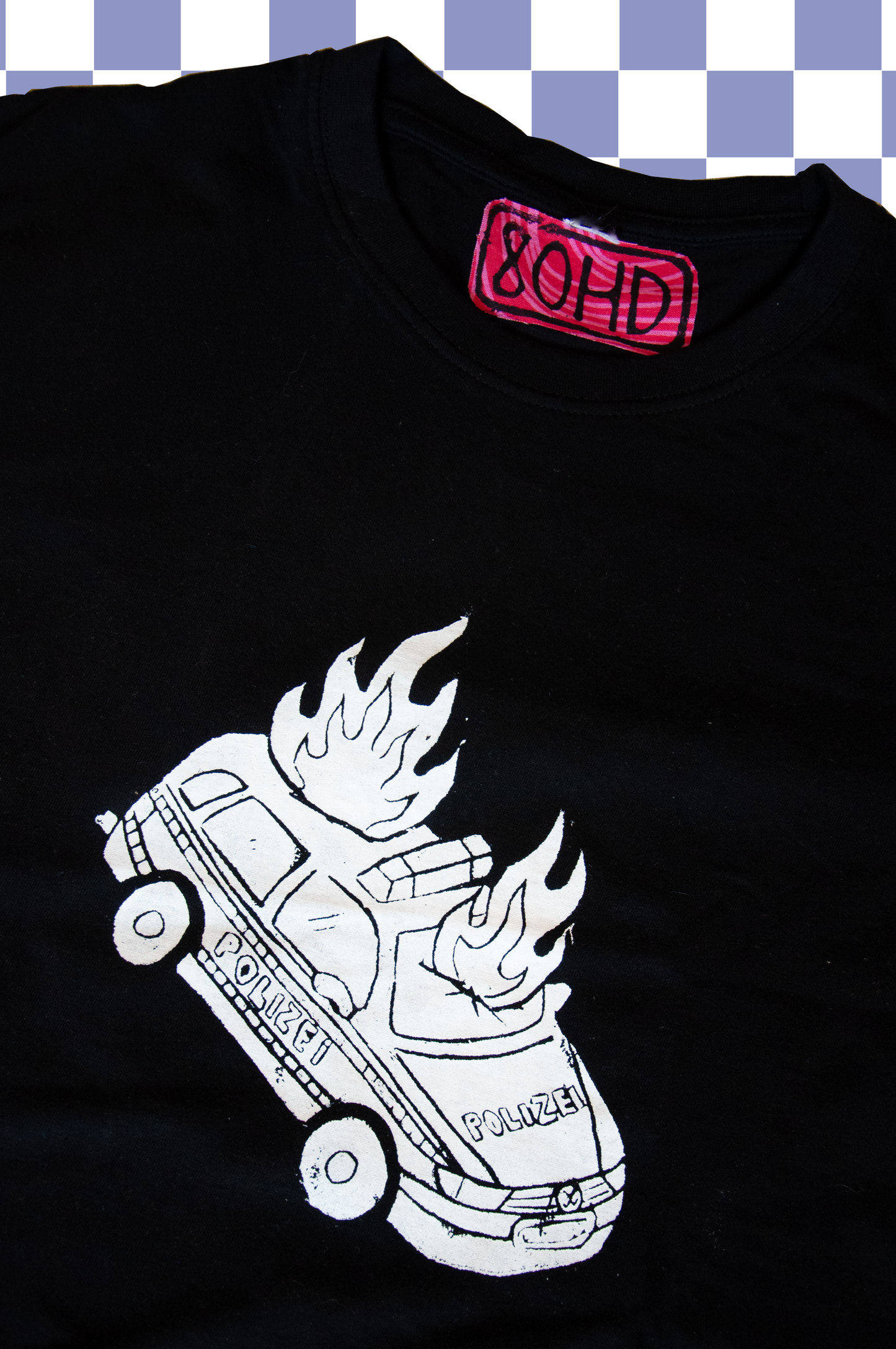 Brennendes Polizeiauto VW Passat