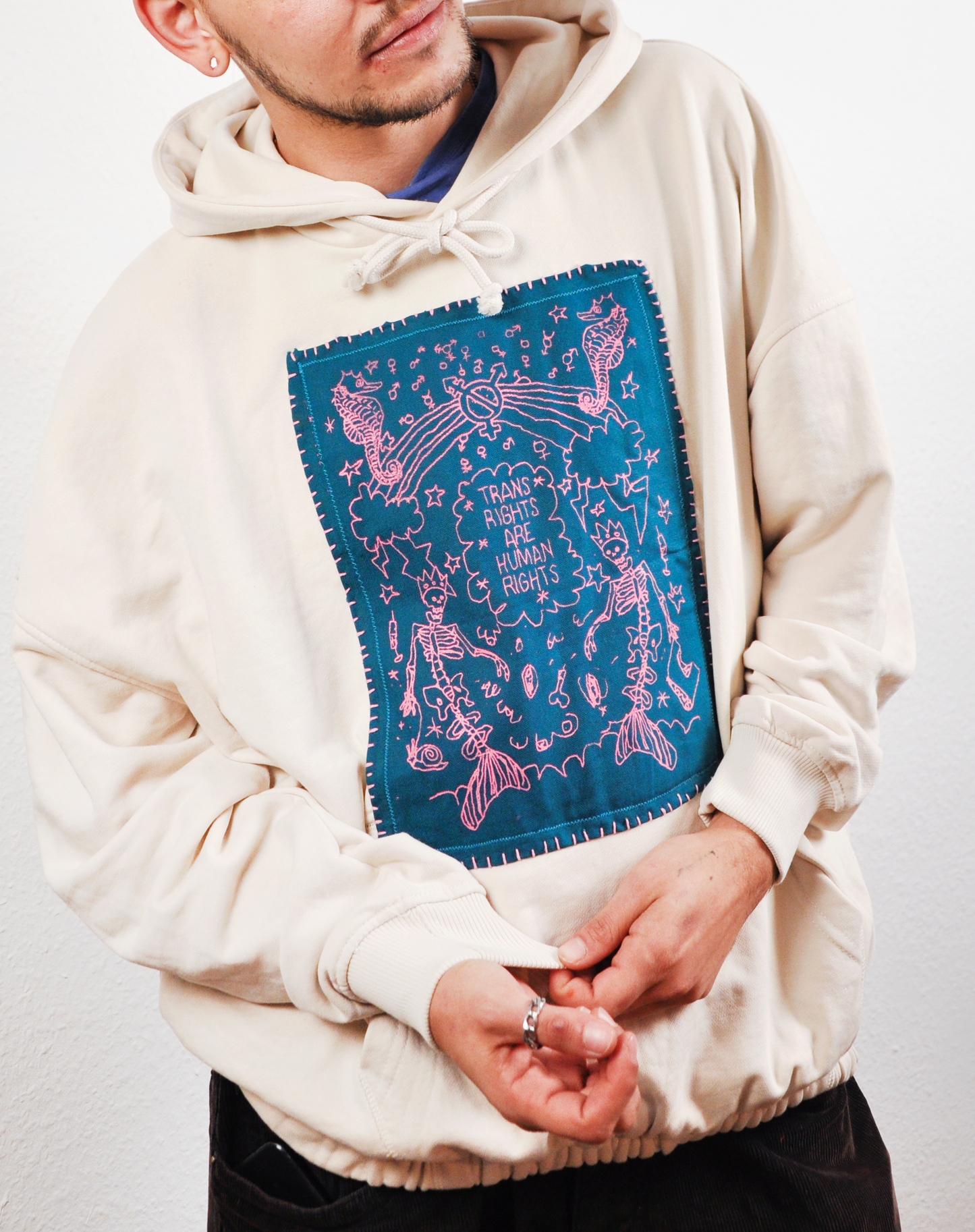 TRANS RIGHTS ARE HUMAN RIGHTS - Kapuzenpullover mit Patch